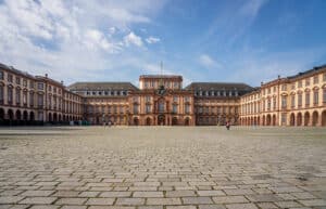Blick auf das Barockschloss Mannheim